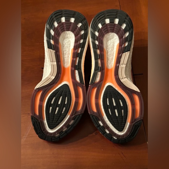 Adidas Ultraboost Women’s 8.5 Sneakers NWOT - Picture 2 of 2